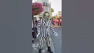 His reaction to meeting Beetlejuice! 🥹🫶🏼 #universalstudios #beetlejuice #shorts #fyp