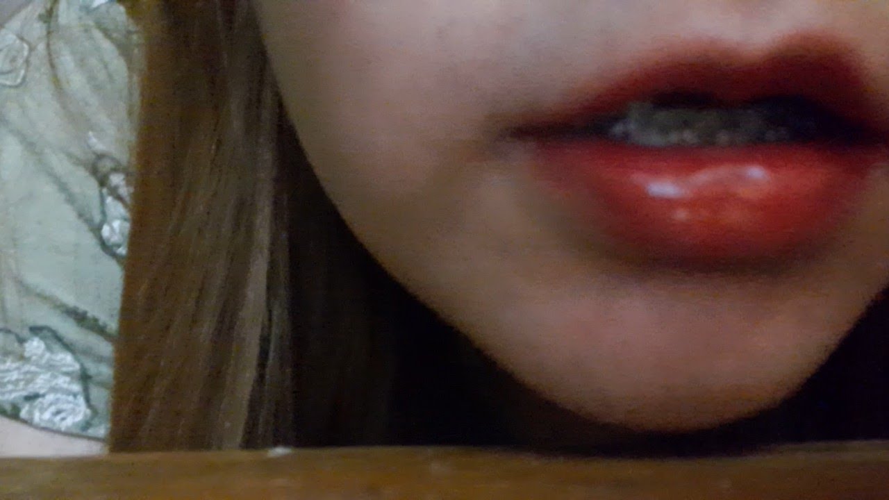 ASMR CASERO lip gloss application, mouth sounds, kisses. Besitos 💋 #mouthsounds #kisses #asmrcasero