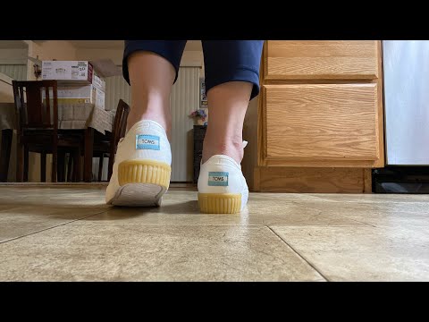 Video: TOMS Shoes - Pastaiga Pēc Piemēra - Matador Network