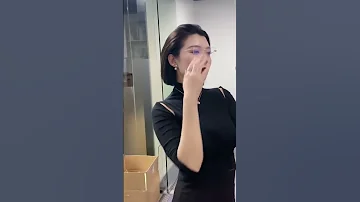 她是个面临尴尬的轻熟女今年27岁 你爱了吗 