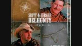 Video thumbnail of "Scott & Gerald Delhunty - Papa regarde le Ciel"