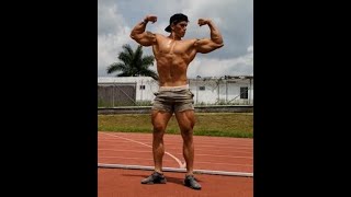 Alejandro Arango colombian bodybuilder posing practice