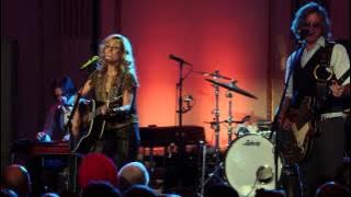 Sheryl Crow: Live from the Artists Den - 'Callin' Me When I'm Lonely'