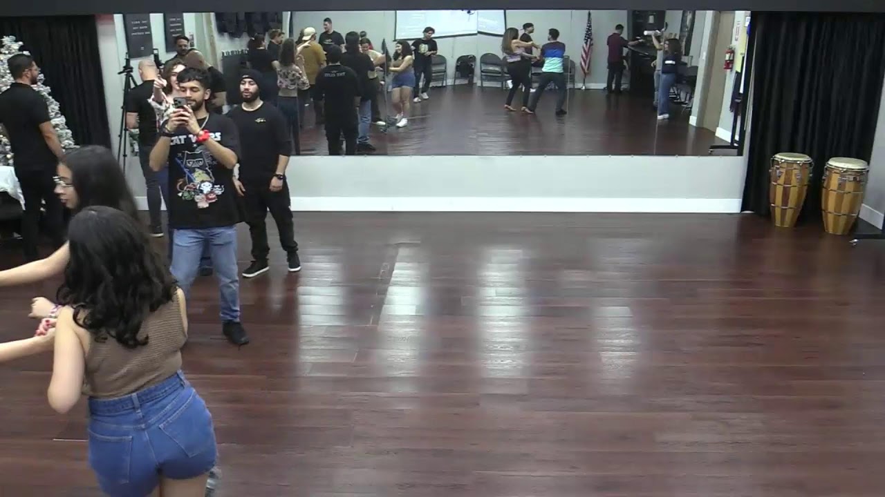 WORKSHOP: Dance Salsa with 2 Two Girls at the same time