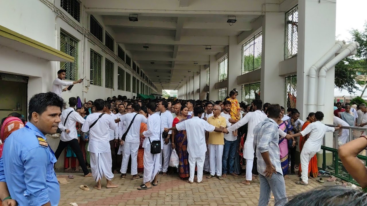 আগমনী উৎসবের দিন দুপুর বেলা আনন্দবাজারের সাংঘাতিক পরিস্থিতি।