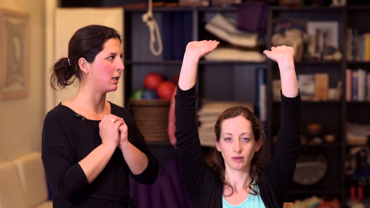 תרגילים המסייעים בהקלה על כאבי צואר, כתפיים, שורש כף היד והאגודל