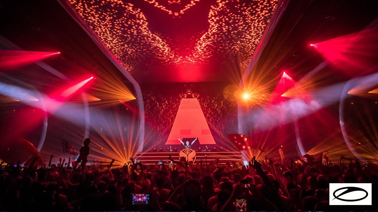 ⁣Armin van Buuren live at Tomorrowland 2018 (@astateoftrance Stage)