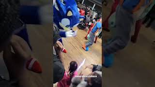 Sonic gets sturdy with Zoey Sarai 💙