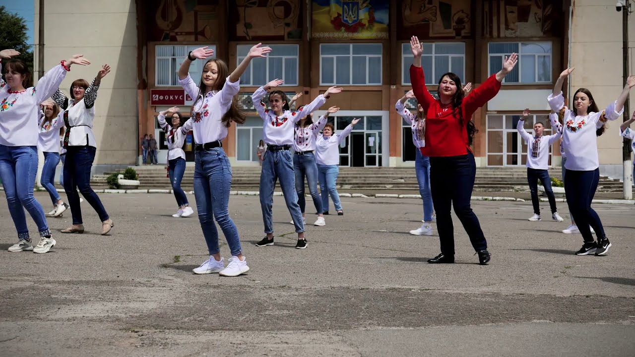 Мир над Україною  Peace over Ukraine  флешмоб до Дня Конституції та Дня Молоді