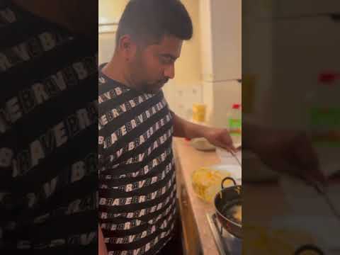 Making pakora #shorts #pakora #fry #food #yummy #yts #tasty #enza #turkish #song #turkishmusic