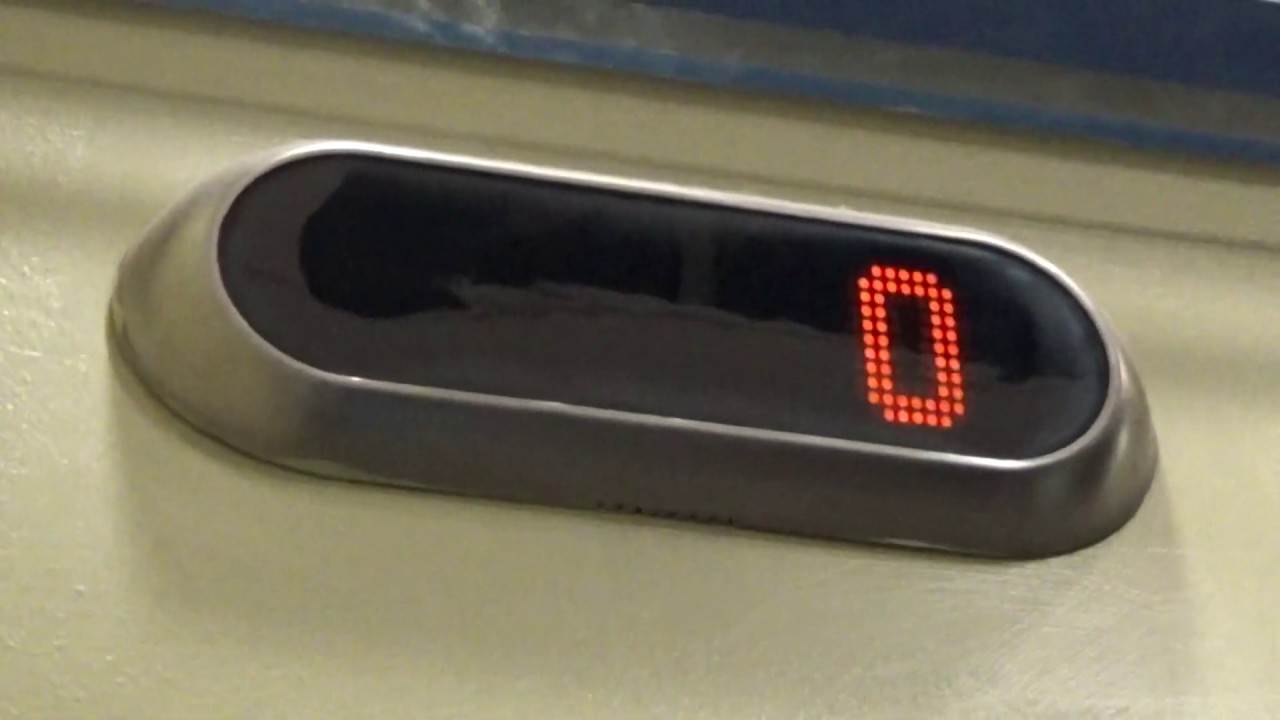 Лифт Kone EcoDisc на железнодорожной станции Ньюри