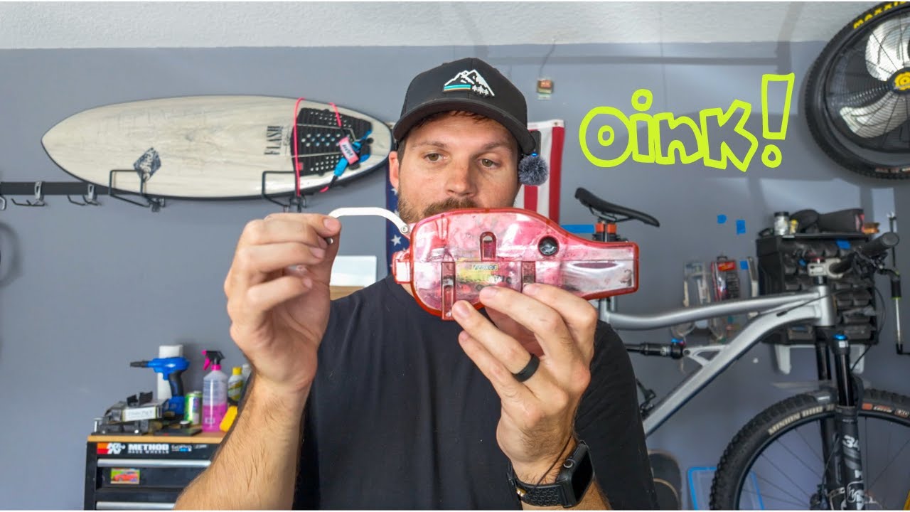 This PIG cleans your bike chain | Pedro’s Chain Pig