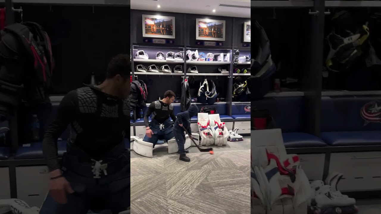 Снежный день для детей Гудбрансонов = попытка забить гол в ворота товарищей папы по команде!