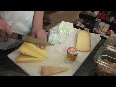 וִידֵאוֹ: צלחת גבינה: קומפוזיציה, איך לחתוך יפה