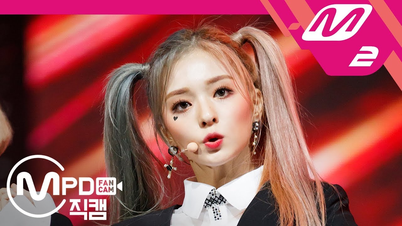 ナギョン「Red Light」公式Fancamのサムネイル
