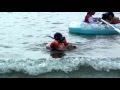【海水浴：水遊び】シュノーケルをつけて浮輪に座り、波乗りをして遊ぶあい！夏休み　お出かけ