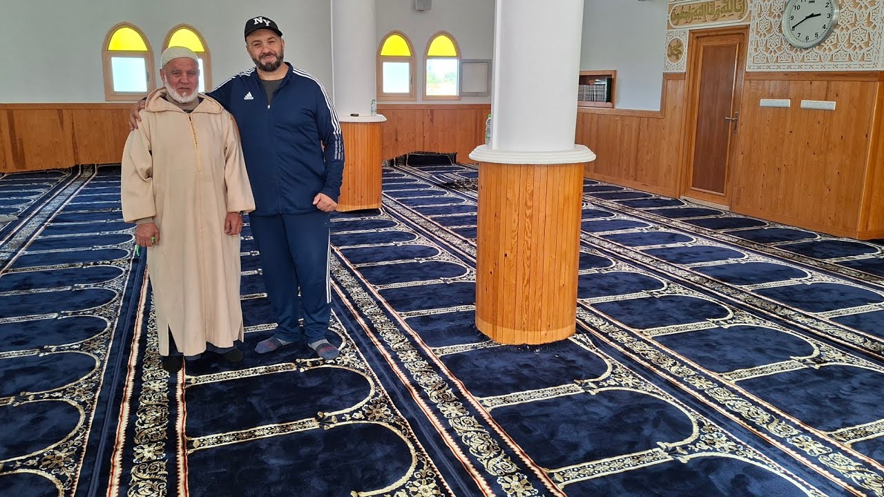 توفير الزرابي لمسجد آيت رقاضي السفلى من طرف المحسنين والمحسنات بالديار الأوروبية جزاهم الله خيراً 