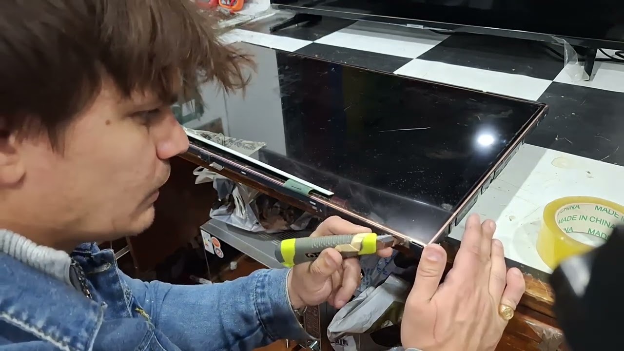 ✅️LG 32LB585B TV REPAIR SCREEN WITH WHITE CIRCLES - YouTube