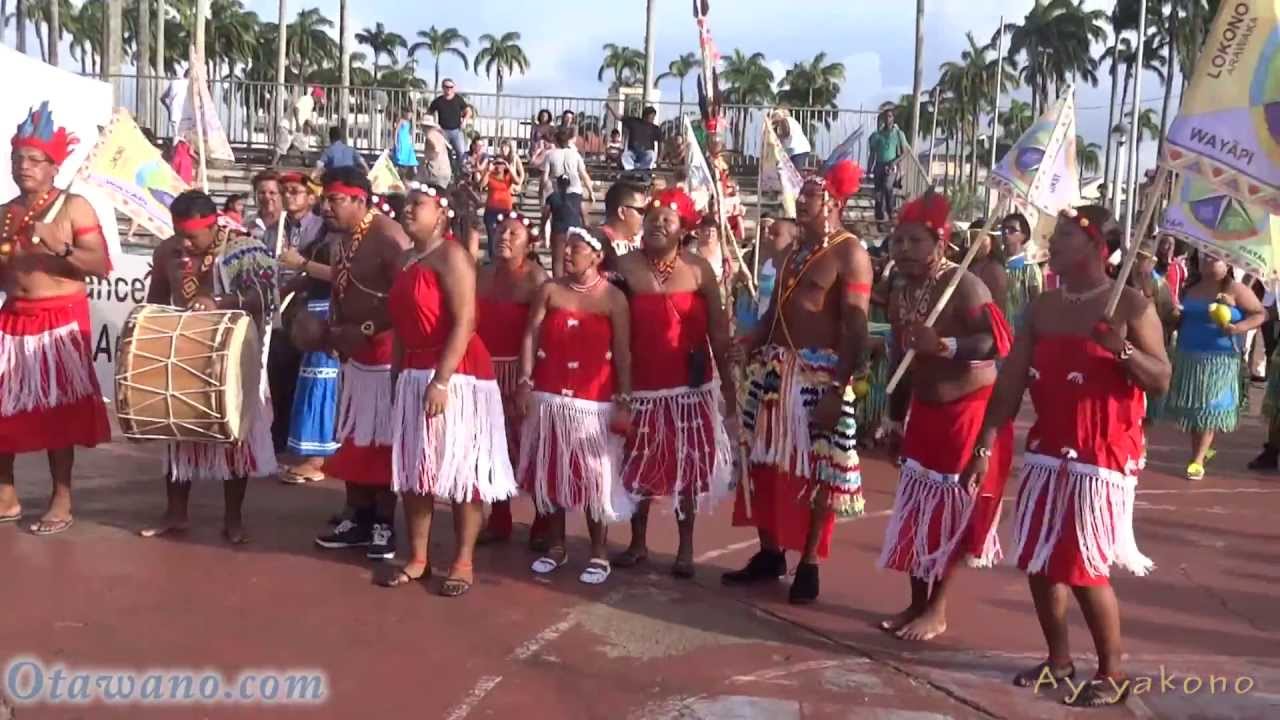 Le défilé des peuples autochtones, 3ème JPA de Guyane 2013 - YouTube