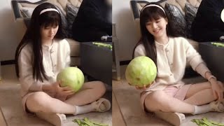 This is how Zhao Lusi peeling the watermelon - adorable and funny