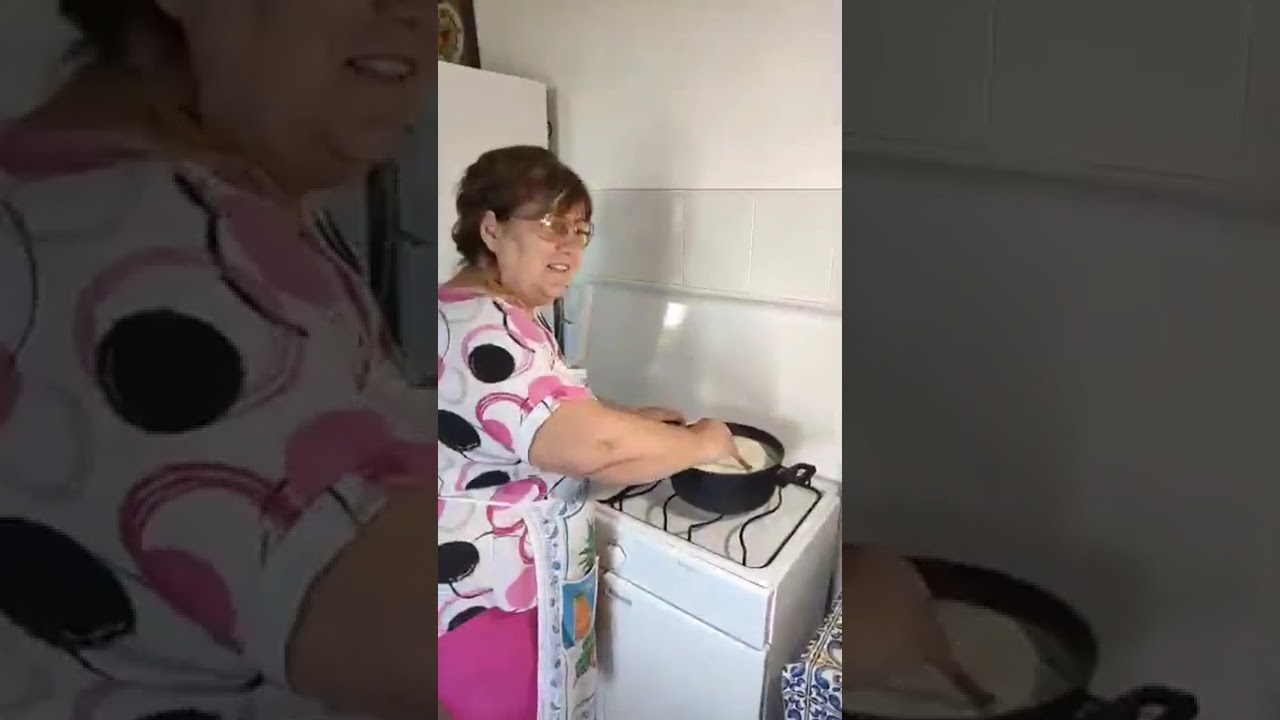 Biancomangiare con i biscotti preparato in diretta