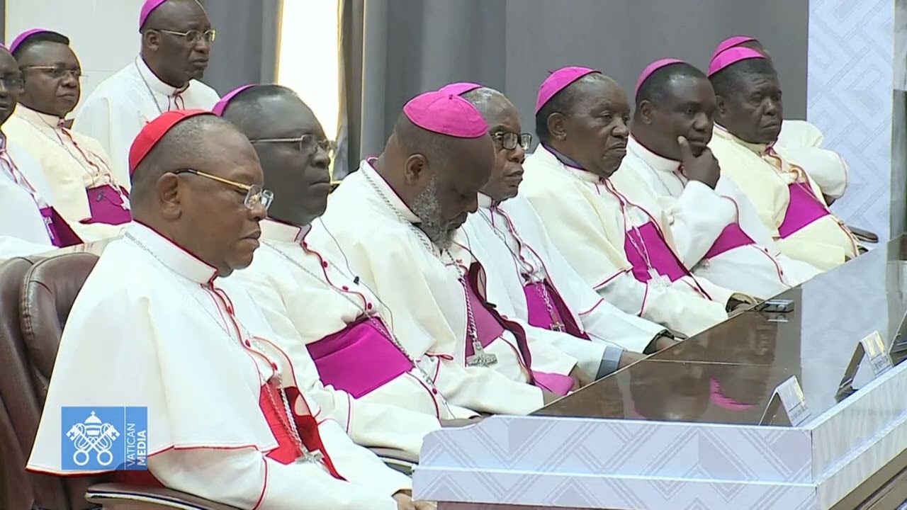 El Papa Francisco pide a obispos derribar los altares consagrados al dinero