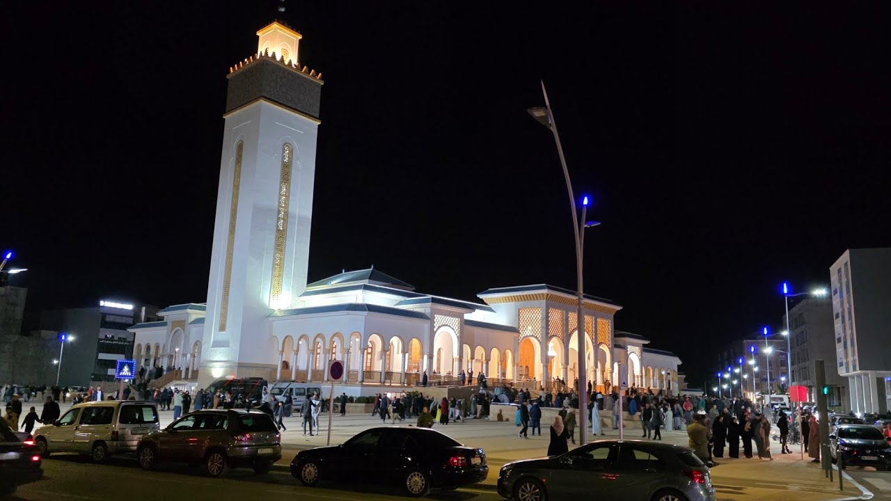 مشاهد روحانية وصلاة التراويح من مسجد محمد السادس وسط حضور حشد كبير من المصلين