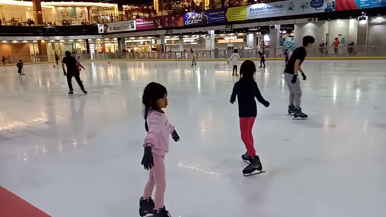 Ice skating, Aeon Mall - YouTube