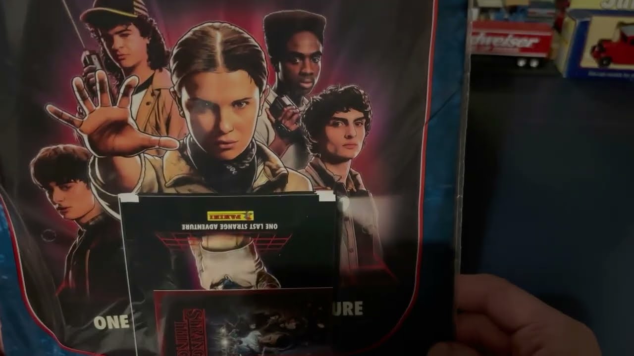 Очень странные дела: Последний странный альбом с наклейками | Обзор