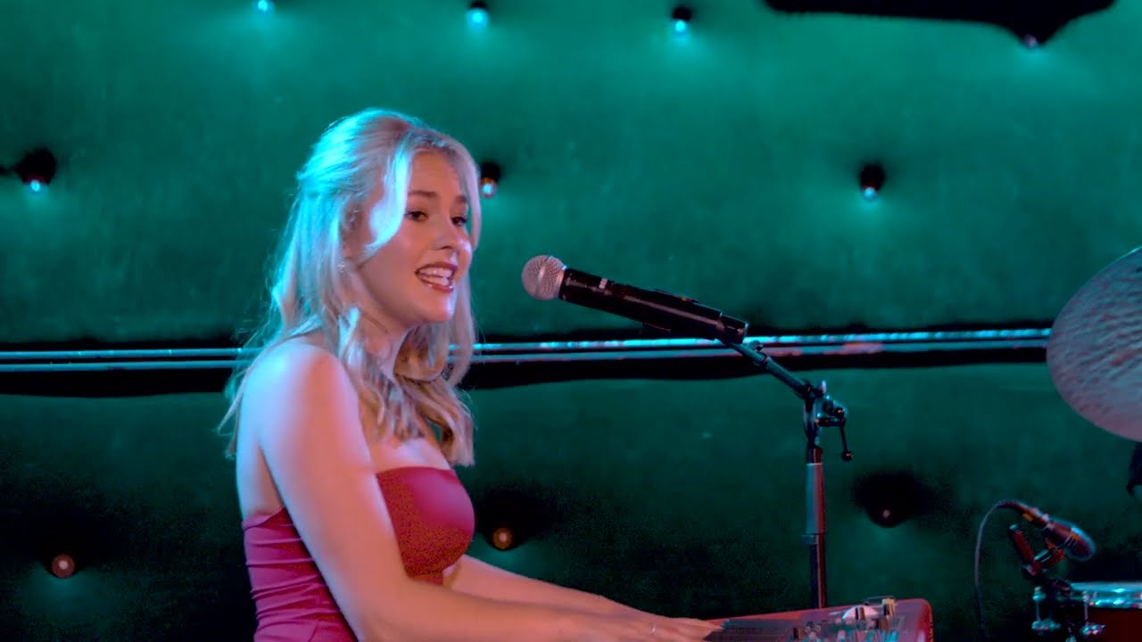 Anna Duboc Performs Suffocating Live At The Mint in Los Angeles