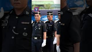 Penghormatan terakhir buat tiga anggota polis Penghormatan terakhir buat tiga anggota polis