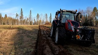 Valtra N123 plowing the old fields - Part 2/2