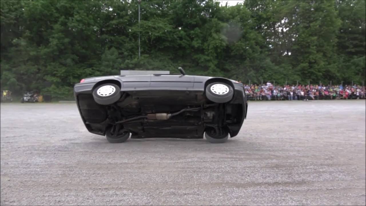 Wie man auf zwei Rädern Auto fährt - Lemoine Monstertruckshow - Iserlohn - 2016 - Stunt Show