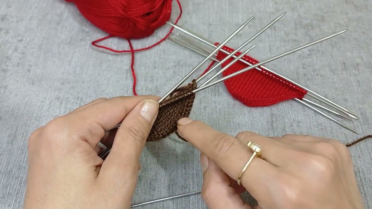 En koly Patik  ucu başlama tekniği... beş şiş ile.