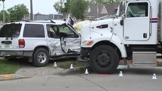 13Raw: USPS mail truck and vehicle collide near Valley Junction, serious injuries reported