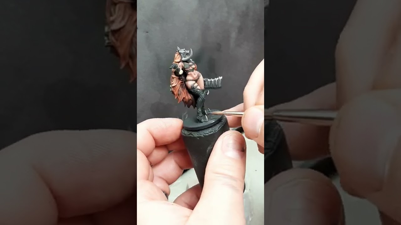 Painting bone armor on kingdom death Butcher pin up. ( with shaky hands)