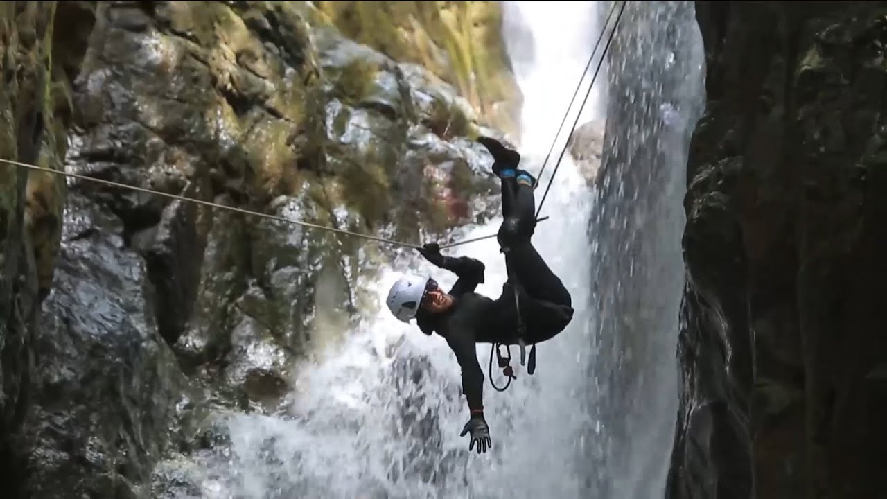 Sensasi Canyoneering Curug Dempet Sentul, Mantul!!!