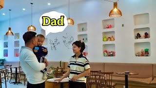 Download Lagu Een ontroerend moment: Bon rent naar de CEO toe en noemt hem \ MP3