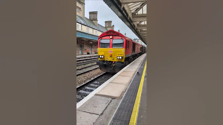 🛤️🔥 DB Class 66 660 Powers its Freight Train out of Shrewsbury #train #railway #shorts