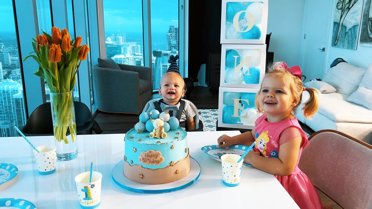 David is 1 year! Happy FIRST Birthday