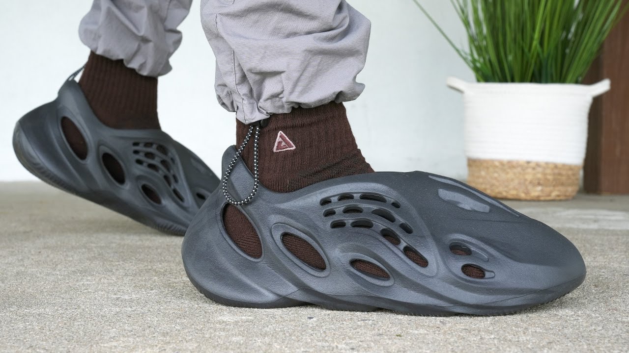Adidas YEEZY Foam Runner ONYX REVIEW & On Feet - YouTube