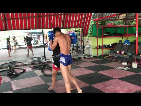ค่ายมวยราชานนท์ Rachanon Boxing Muay Thai Training Camps