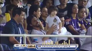 SRK playing with his son in IPL