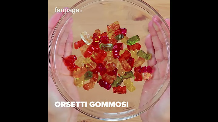 Mette gli orsetti gommosi sulla teglia: ecco cosa accade quando li inforna
