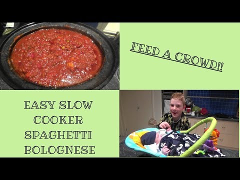 easy-slow-cooker-spaghetti-bolognese---feed-a-crowd!