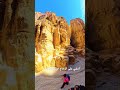 ارتدي ابتسامة لا تناسبني مترجمة 