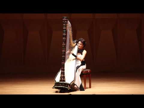 Isabelle Moretti plays "Une châtelaine en sa tour, op. 110" by Gabriel Fauré.