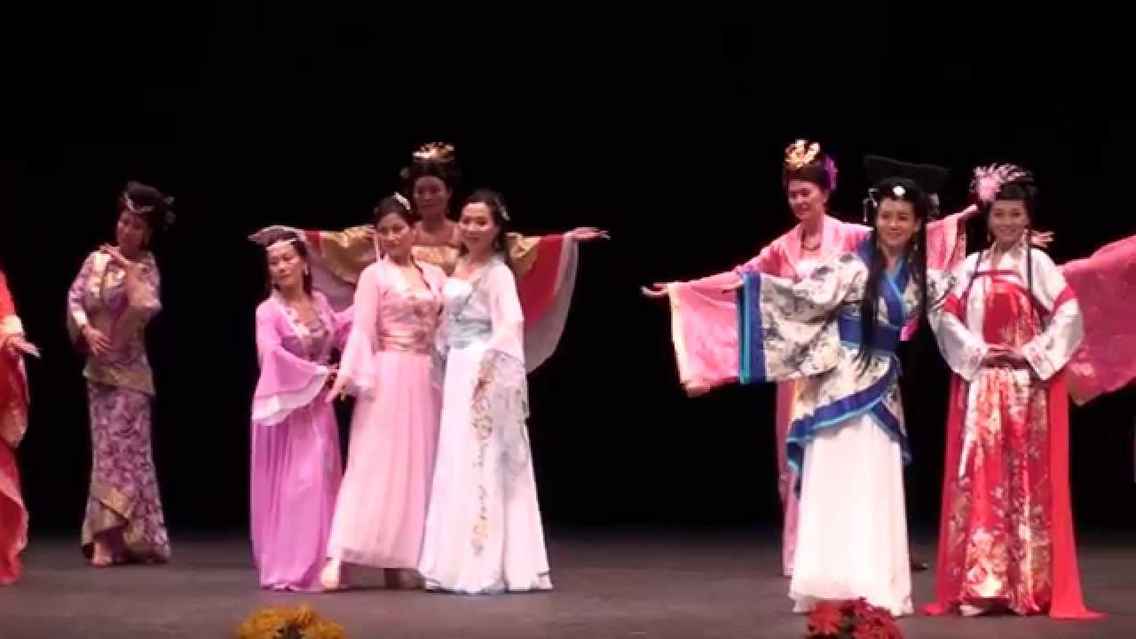 服装表演 - YouTube