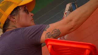 Making Public Beauty with Kim Radford | Arts Break | Nashville PBS
Kim Radford’s murals transform public spaces, one wall at a time.
Learn more at: https://www.pbs.org/show/arts-break/
Armed with her ladder and a few brushes muralist Kim Radford transforms neighborhoods one wall at a time, displaying the value of public art. Her works can be found across the south east, but particularly in east Nashville.
▬▬ We ❤️ Being Your Nashville PBS ▬▬
Whatever you call us—WDCN, Channel 8, WNPT, NPT or Nashville Public Television—we love being your Nashville PBS.
► Subscribe to Nashville PBSs channel: https://wnpt.tv/yt-subscribe
► Watch more videos from Nashville PBS: @nashvillepbs
▬▬ About Nashville PBS ▬▬
Nashville PBS, formally known as NPT - Nashville Public Television, is Middle Tennessee’s & Southern Kentucky’s local PBS station.
Nashville PBS provides, through the power of traditional television and interactive digital communications, quality educational, cultural and civic experiences that address issues and concerns of the people of the Nashville region, and which thereby help improve the lives of those we serve.
Nashville PBS, WNPT, is Nashvilles independent nonprofit PBS station, is operated by licensee Nashville Public Television, Inc.
► Learn more about Nashville PBS: https://www.wnpt.org/
► Donate: https://www.wnpt.org/donate Making Public Beauty with Kim Radford | Arts Break | Nashville PBS