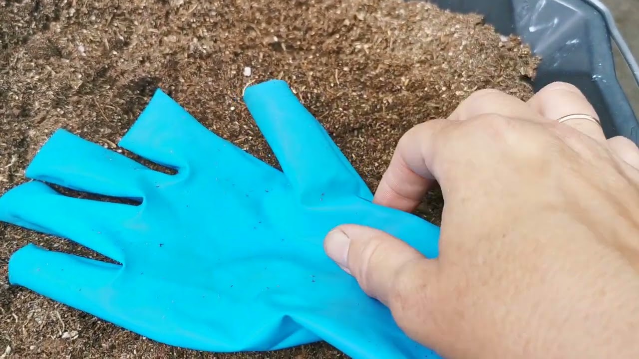 Как ЗАЩИТИТЬ кожу рук при САДОВЫХ РАБОТАХ. Про перчатки и про крем для рук.